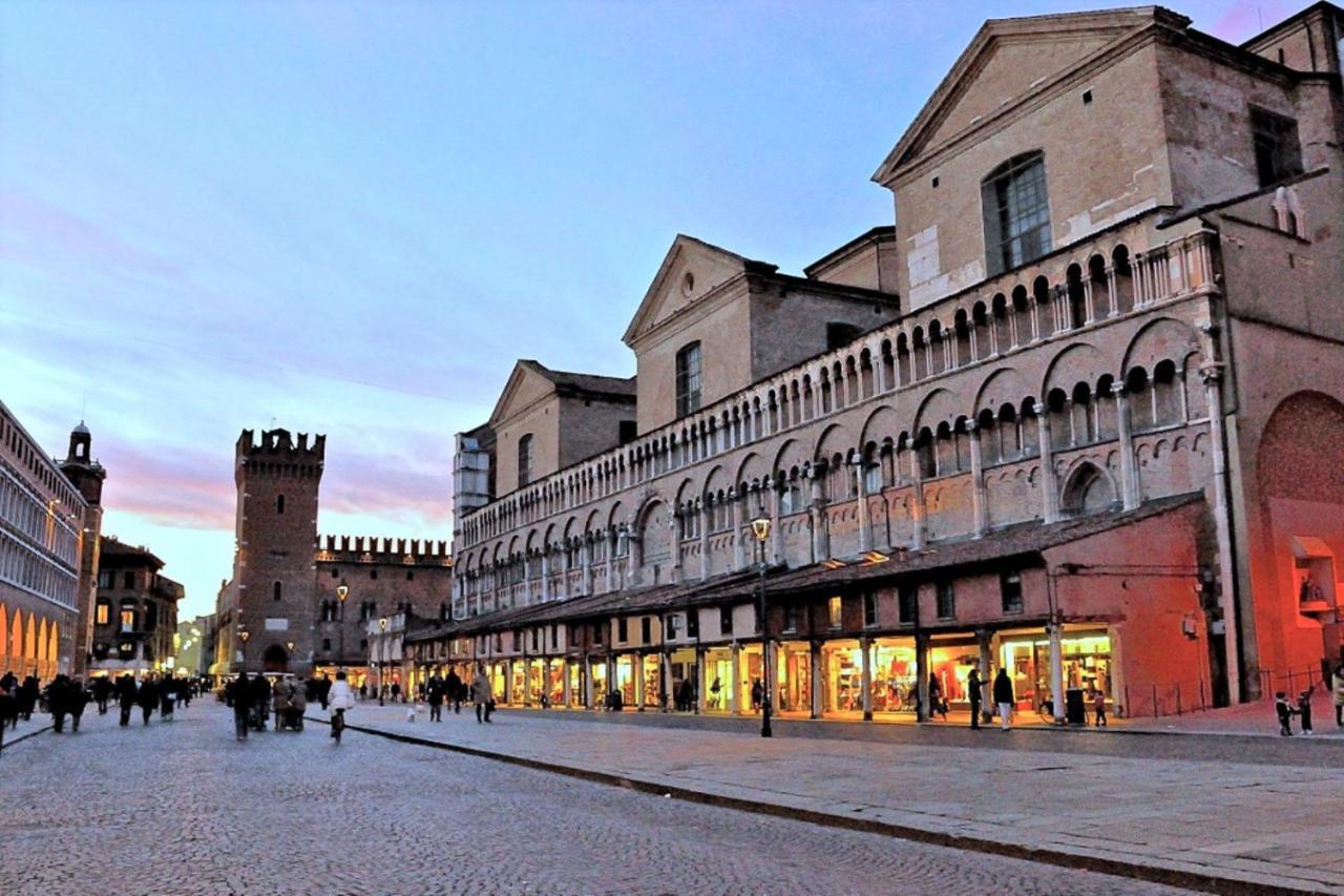 הוילה Charming Flat In Centro A Ferrara Con Posto Auto מראה חיצוני תמונה