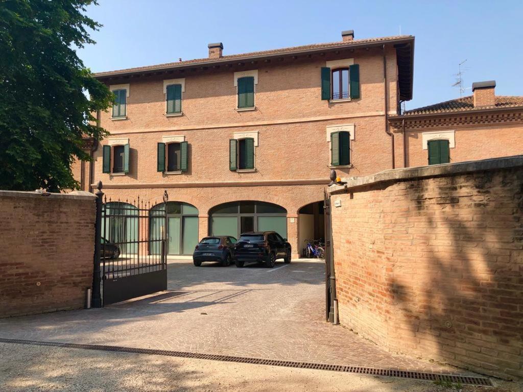 הוילה Charming Flat In Centro A Ferrara Con Posto Auto מראה חיצוני תמונה