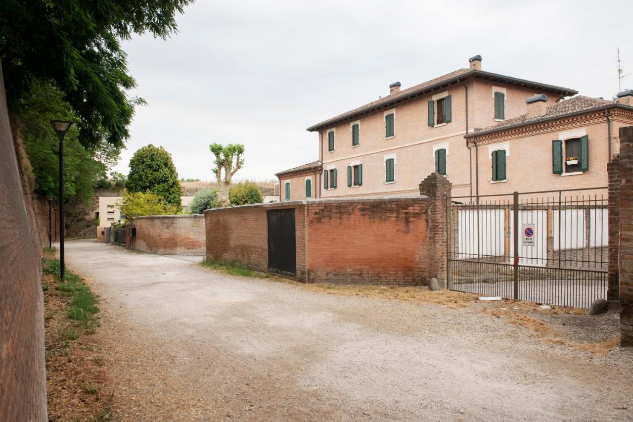 הוילה Charming Flat In Centro A Ferrara Con Posto Auto מראה חיצוני תמונה