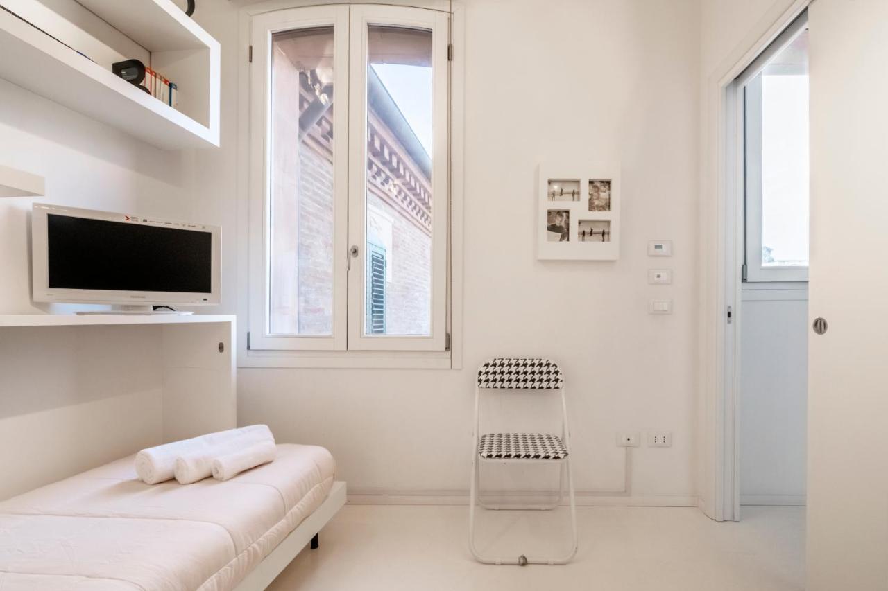 הוילה Charming Flat In Centro A Ferrara Con Posto Auto מראה חיצוני תמונה