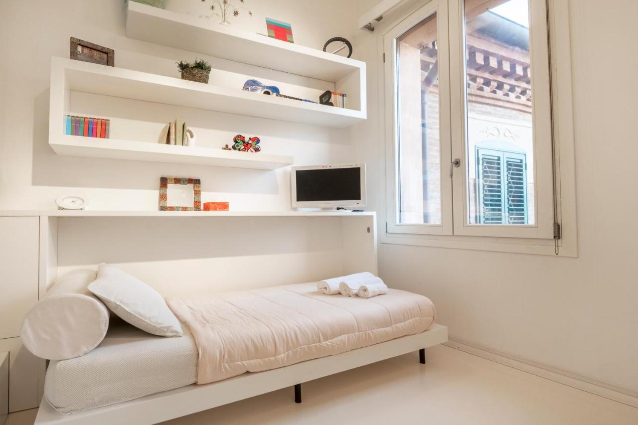 הוילה Charming Flat In Centro A Ferrara Con Posto Auto מראה חיצוני תמונה